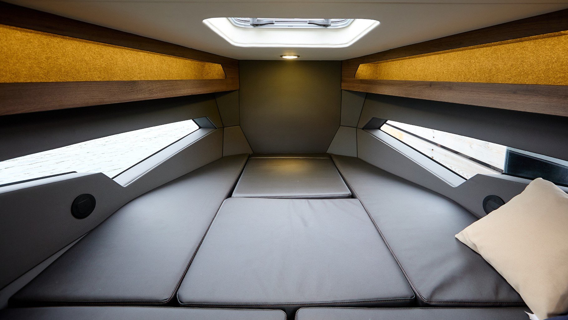 фото Лодка Victory A8 Cabin