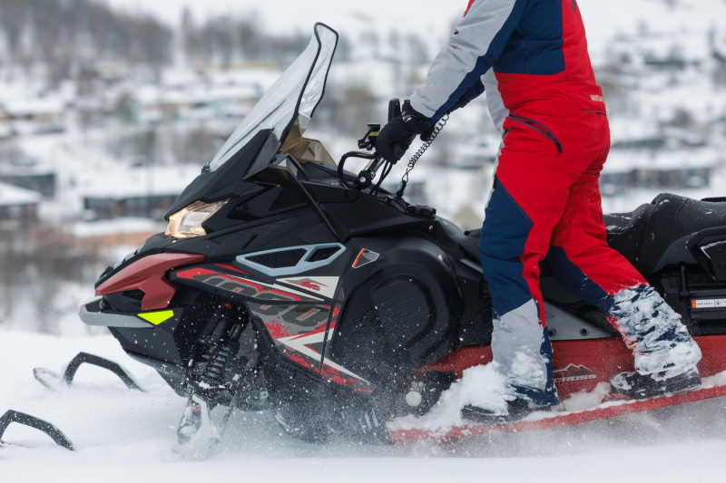 фото Snowcross 1000 SWT SC Красный с чёрным