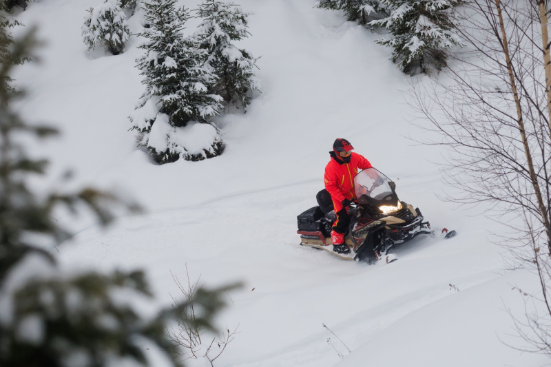 фото Snowcross 1000 SWT SC Красный с чёрным